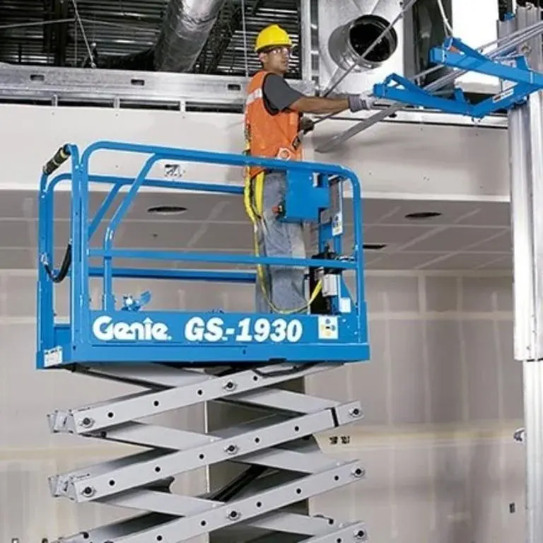 Arriendo de Alzahombre Tijera 8 mts Genie modelo GS-1930 en SK Rental con cobertura nacional.